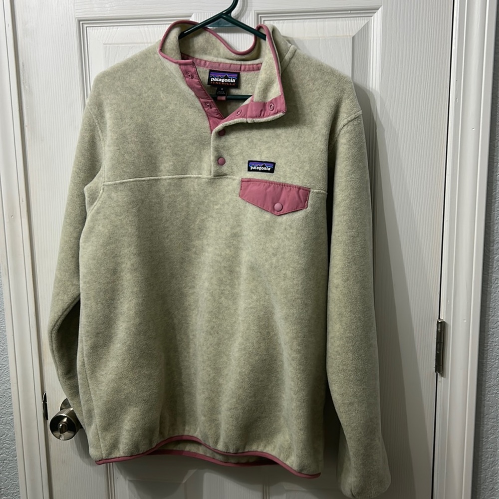 Patagonia Cream and Pink Sweatshirt
